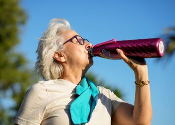 Tipps für Senioren bei Sommerhitze - Verbraucherinformation der DKV