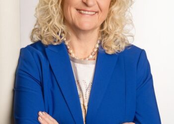 50+ und trotzdem jung bleiben: Ironie trifft Ernst