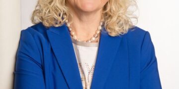 50+ und trotzdem jung bleiben: Ironie trifft Ernst